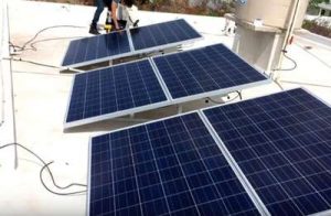 Paneles solares hacen funcionar el aire acondicionado consumo